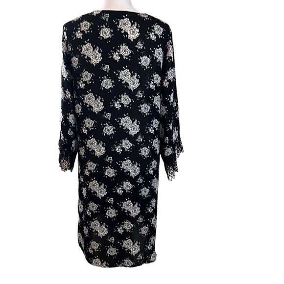 Forever 21 szS black & white flowered kimono cover up w/lace on sleeves EUC - Picture 3 of 8